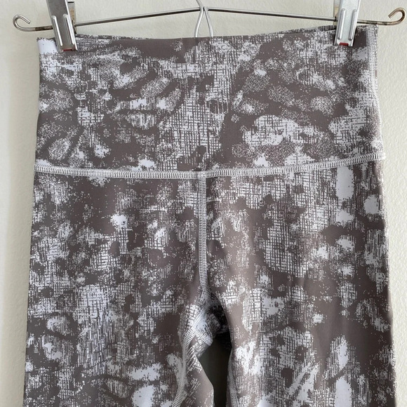 LULULEMON Wunder Under High-Rise Crop 23" *Full-On  Luxtreme Gray Size 4 - Picture 4 of 13